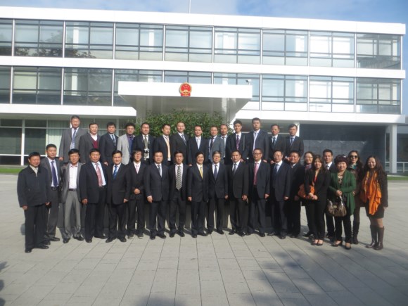 Photo of Mr. Wen Zhenshun, Consul-general of China in Frankfurt and the China delegation