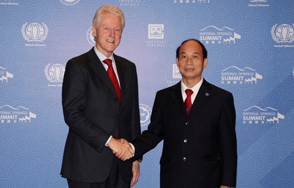 President Bill Clinton meets with CEO Lai Chengmu