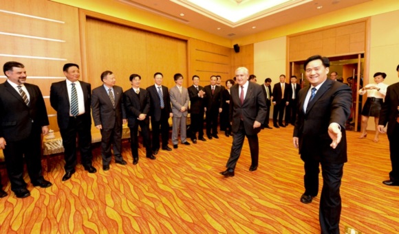 拉法兰会见中国企业家代表