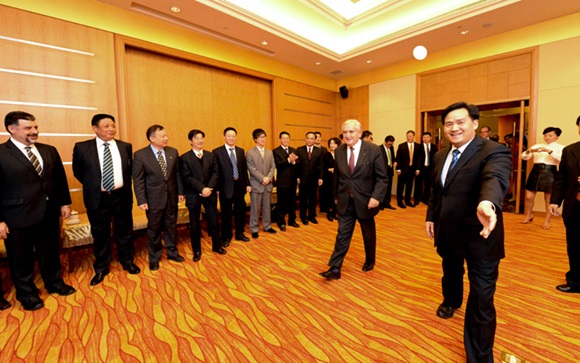 拉法兰接见中国商界领袖代表