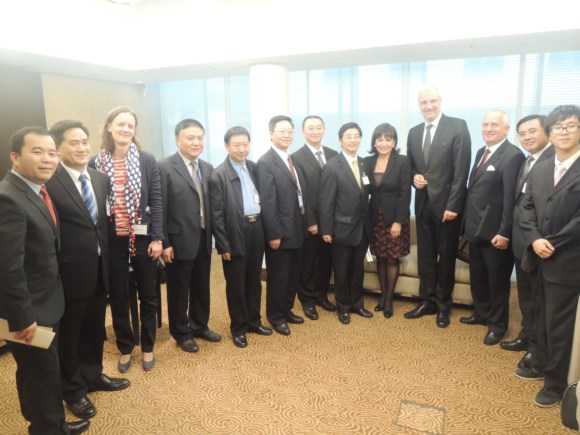 北威州经济部部长杜因和北威州投资促进署署长华佩会见中国企业家代表