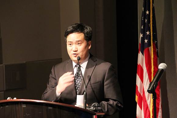 Mr. Frank Cao, Secretary-General of Global Alliance of SMEs is delivering a speech at the matchmaking conference in Virginia